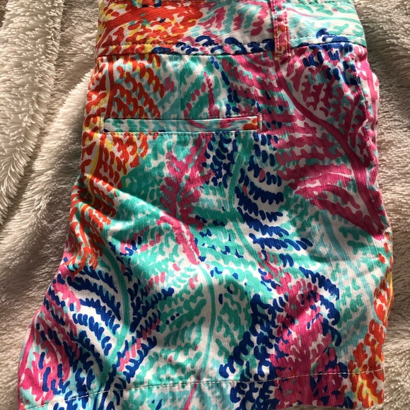 Gorgeous Lilly Pulitzer The Callahan Short size 12 - Picture 2 of 4